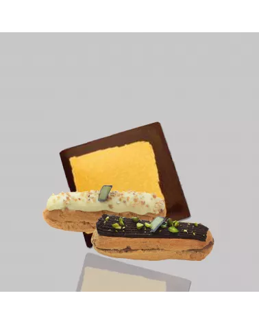 Eclair vanille et éclair chocolat avec le décor Carré Or Chocolat La Fabrique à Desserts